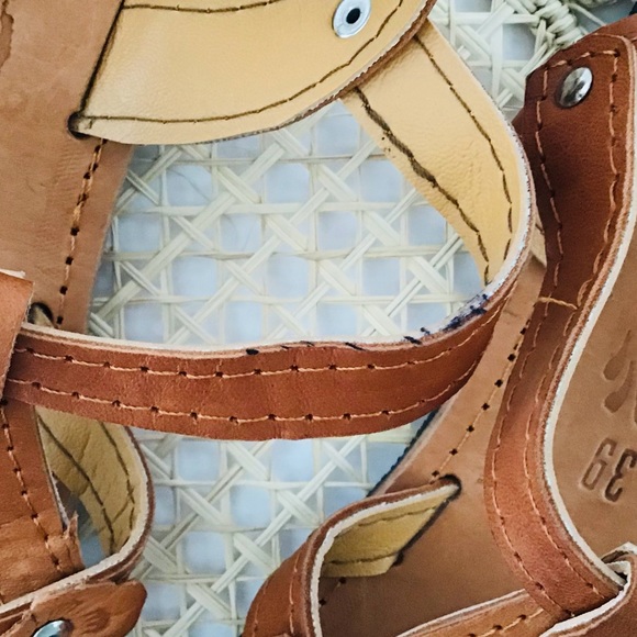 brown leather floral hand made “Cuba” brand sandals EU 39 Poshmark size 8.5-9 - Picture 6 of 11